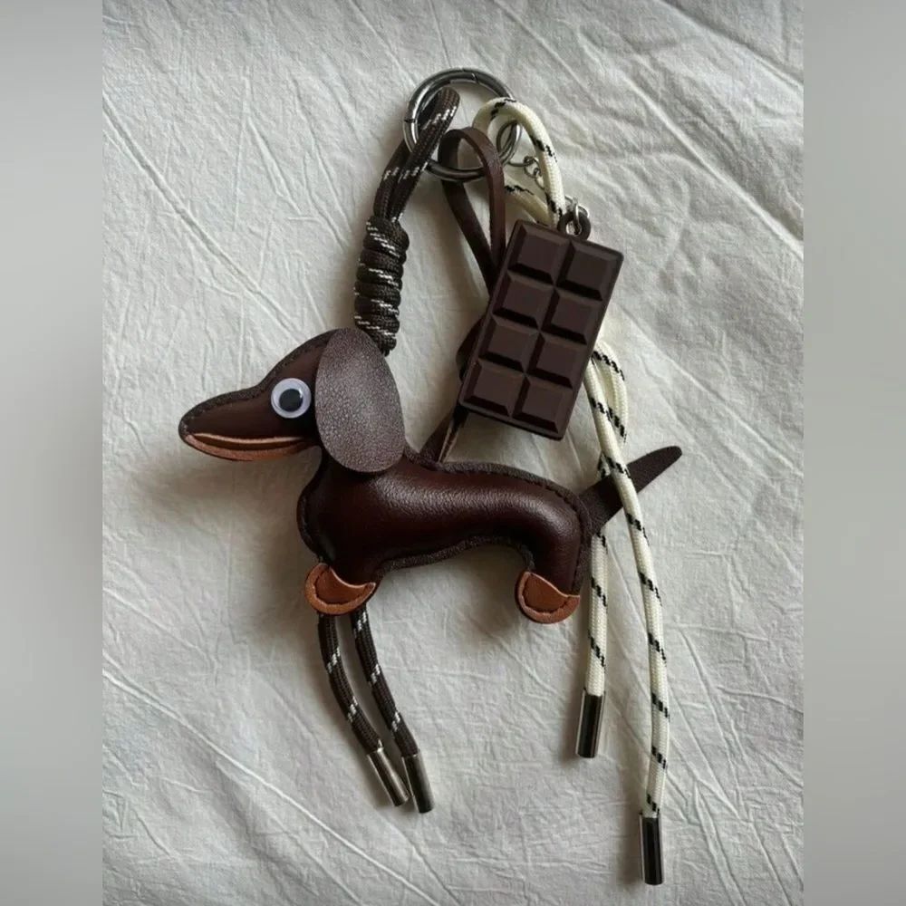 Brown DachshundโKeychainโS1064